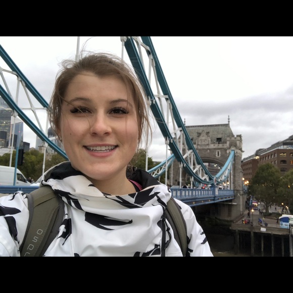 Meet your Posher, Alicia - Picture 1 of 1